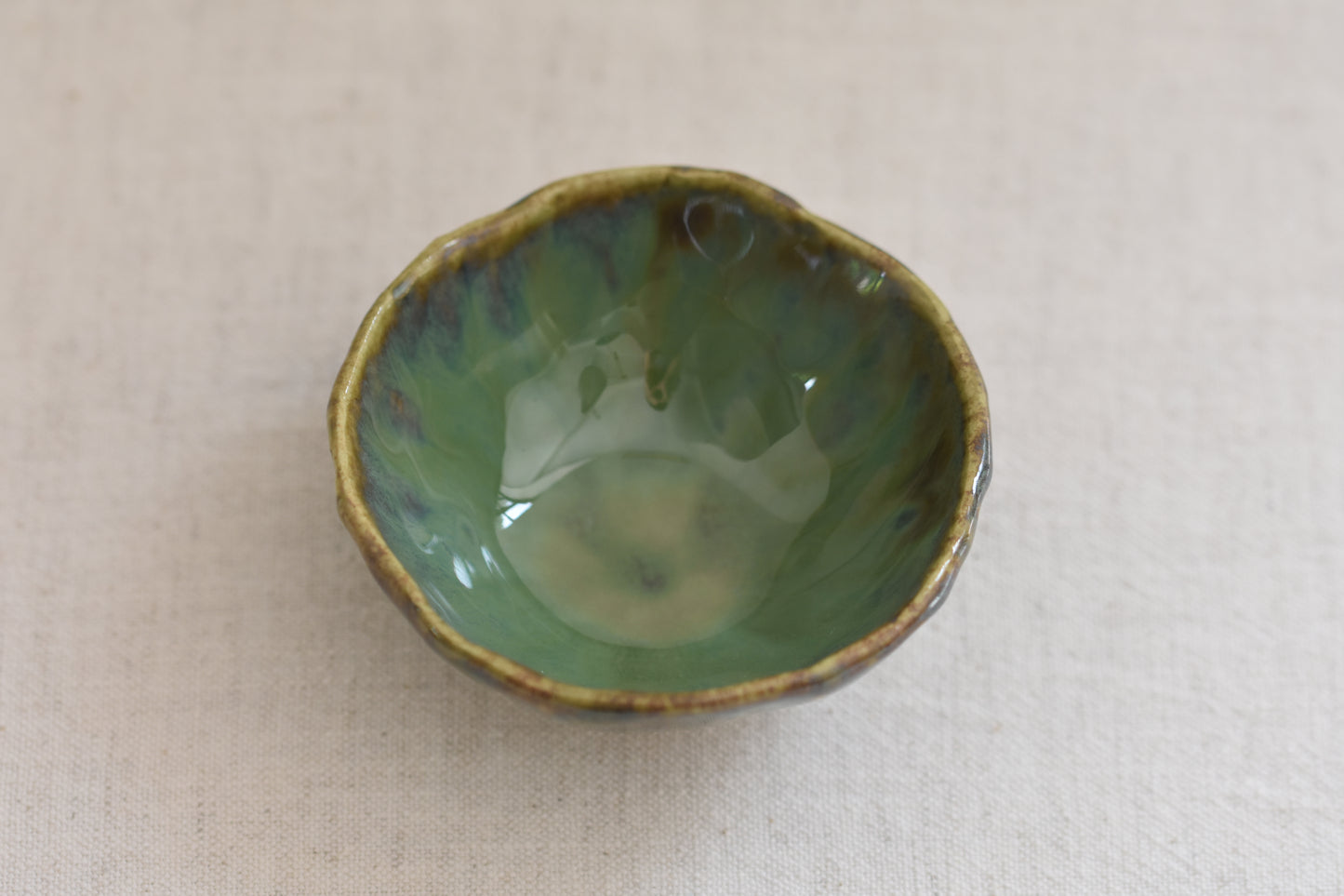 Blume Ceramics stoneware glazed jewellery dish in green.