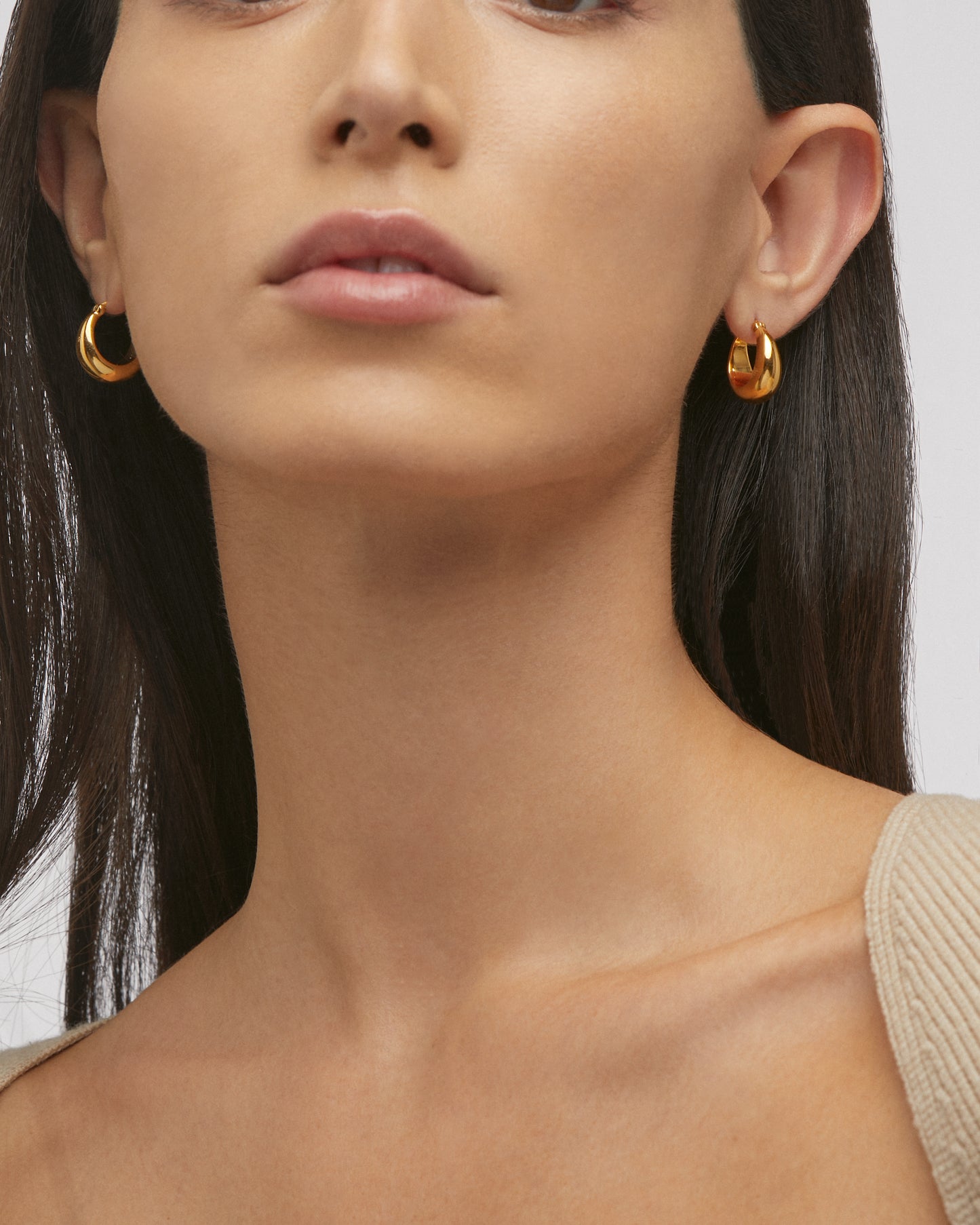 Daphine Oli hoops mini in gold.