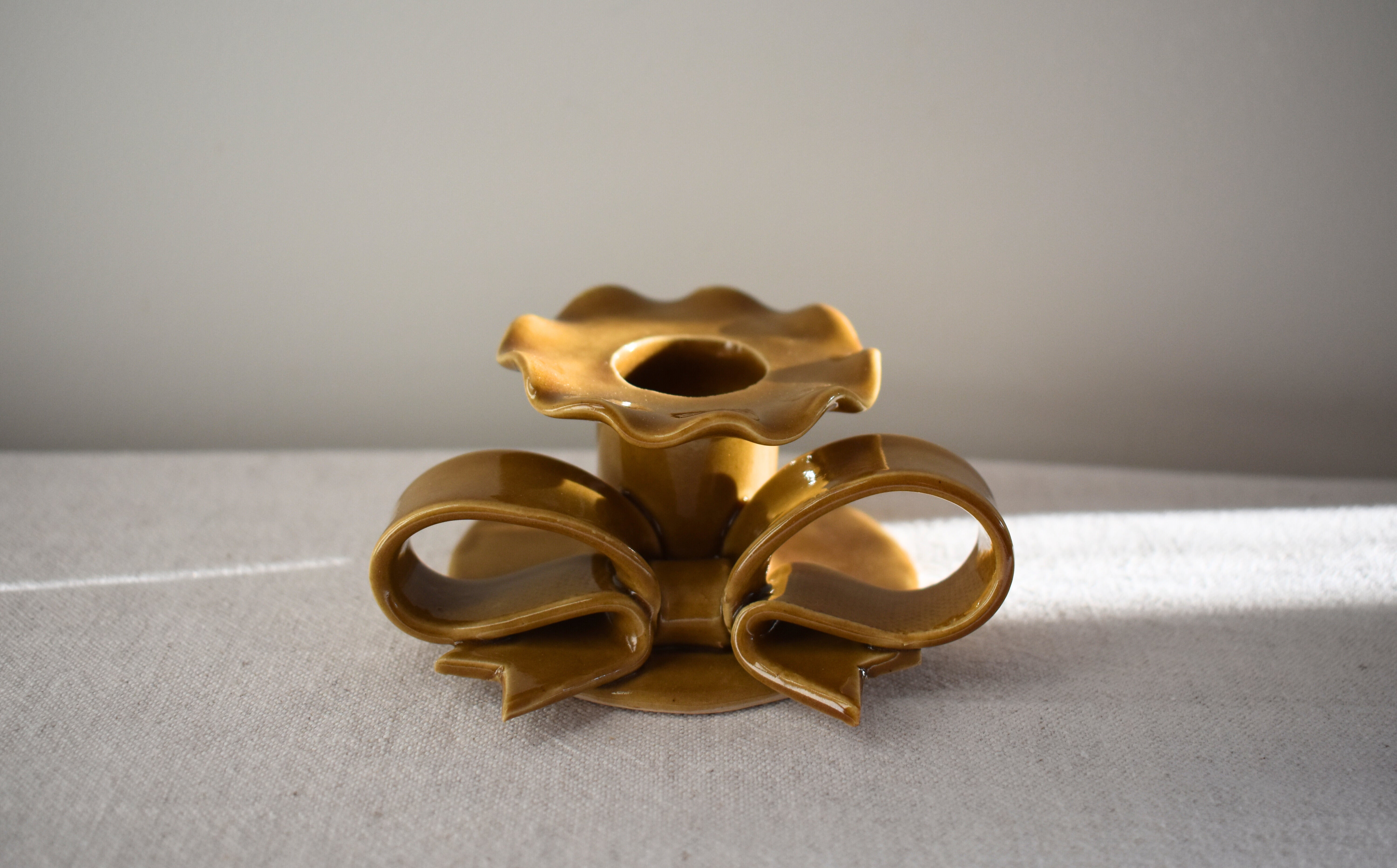 Superfluities SUPERFLUITIES Bow Candlestick Honey – RORA