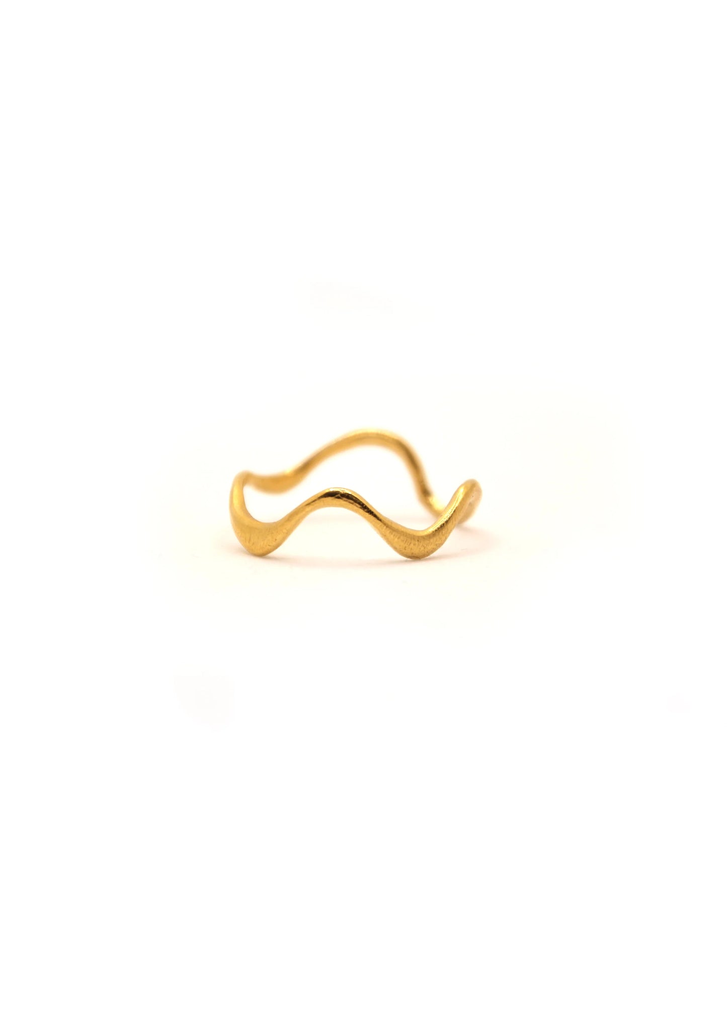 Hannah Bourn Saccostrea wavy ring in gold.