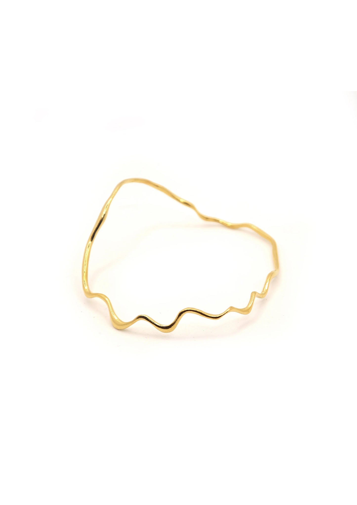 Hannah Bourn Saccostrea wavy bangle in gold.